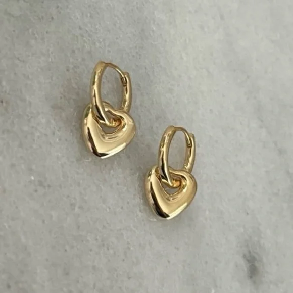 COPY - COPY - Gold Bubble Heart Charm Dangle Huggie Hoop Earrings

Brand New - Picture 2 of 5